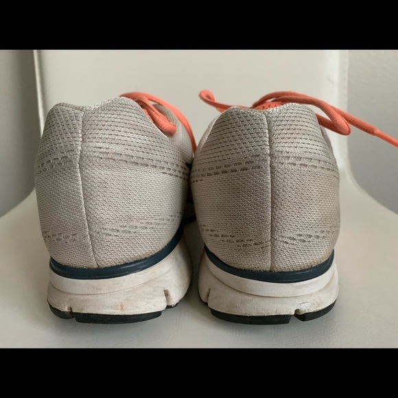 Nike Shoes - Picture 3 of 8